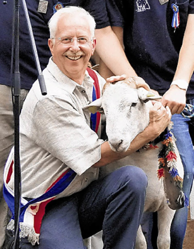 Bockgtti Klaus Danner mit &#8222;Klaus dem Fahnder&#8220;.   | Foto: HERBST