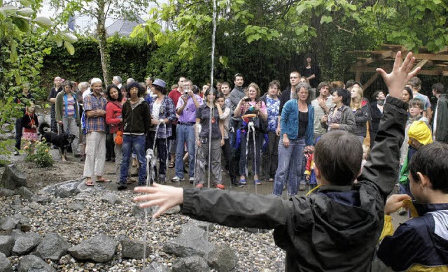 Ende der Projektwoche in Sankt Anton: ...heien Eck sprudelt nun auch Wasser.    | Foto: Ilona Hge