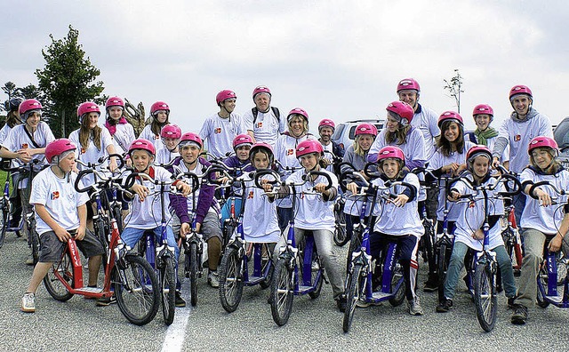 Mit Trottinettes gingen die Leos  auf eine  rasante Abfahrt.   | Foto: Kasa