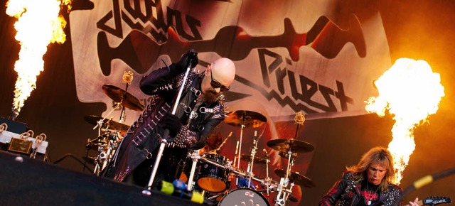Feuergehrtet: Snger Rob Halford und Gitarrist Glenn Tipton von Judas Priest   | Foto: dpa