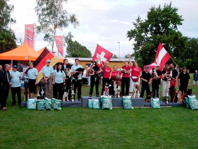 Siegerehrung der Nationenwertung beim ...inale im Hundesportzentrum Emmendingen  | Foto: privat