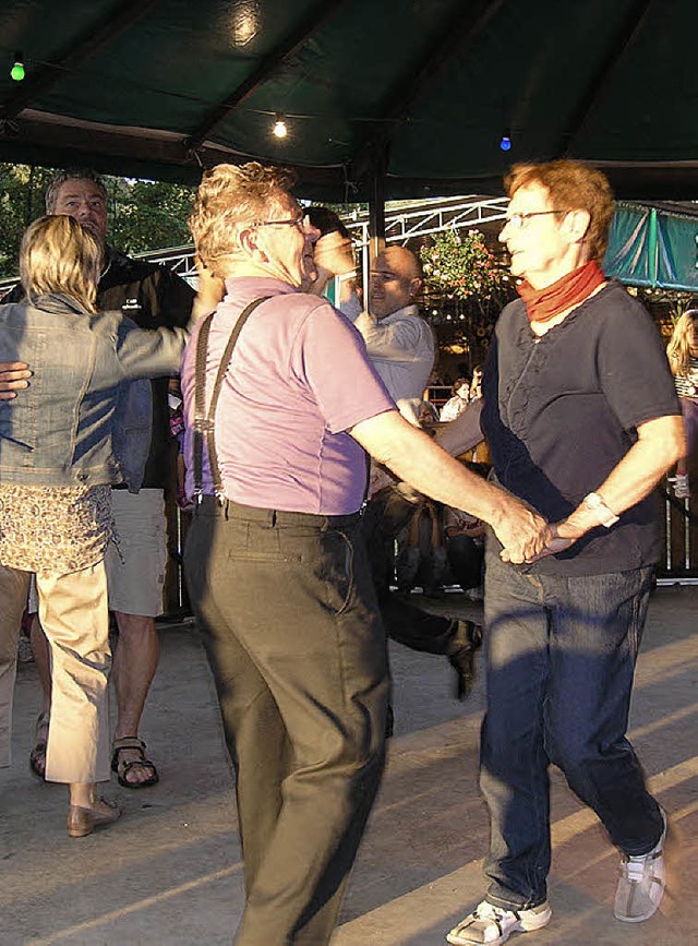 Hildegard und Walter Huber auf dem Bombacher Weinfest.  | Foto: Schler