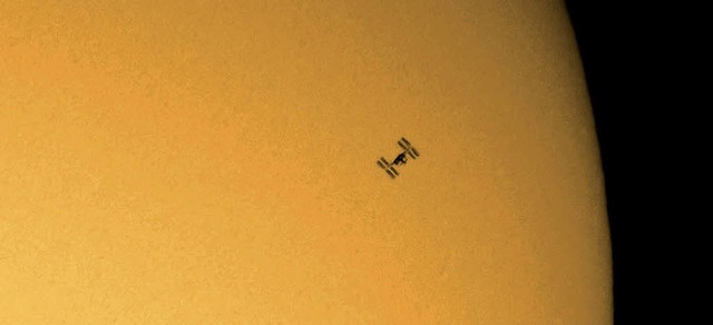 Die ISS quert die Sonne  | Foto: DLR