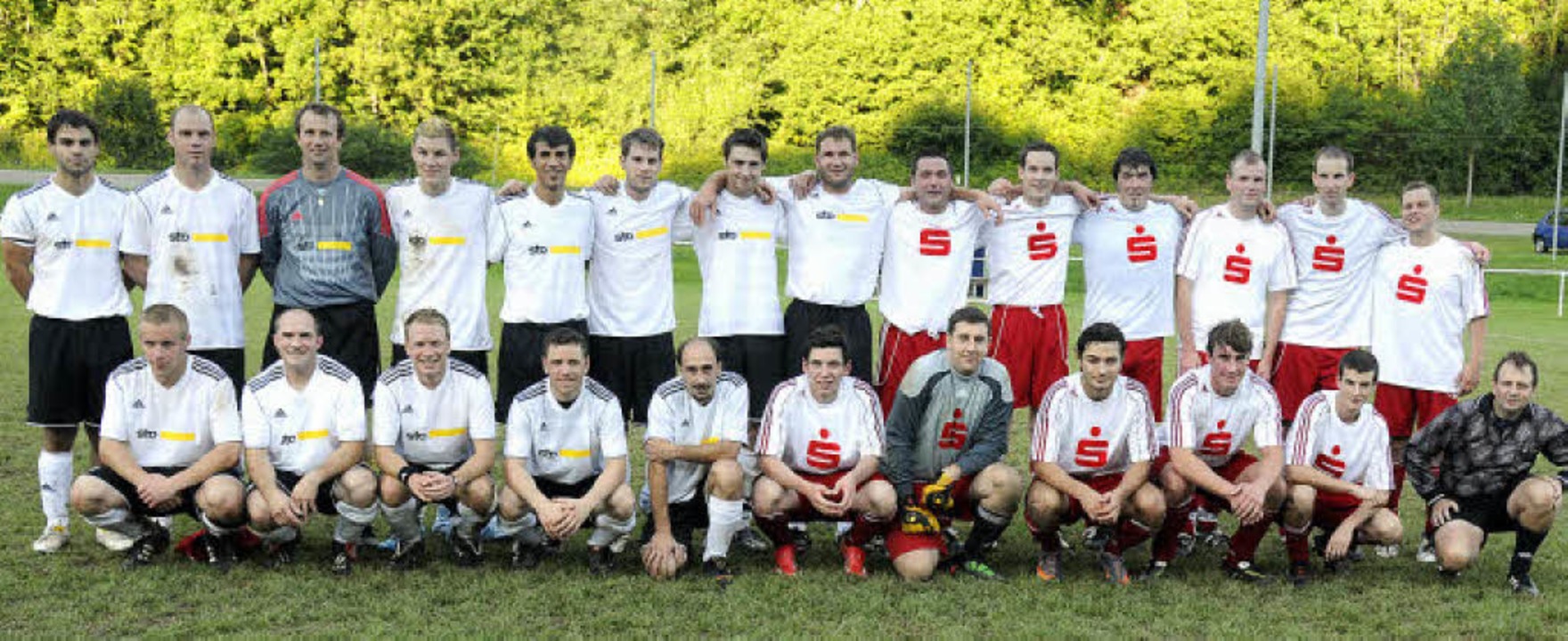 Mit 6:0 siegte das Team der Sto AG (li...bschluss der Sportwoche des FC Weizen.  | Foto: Dietmar Noeske
