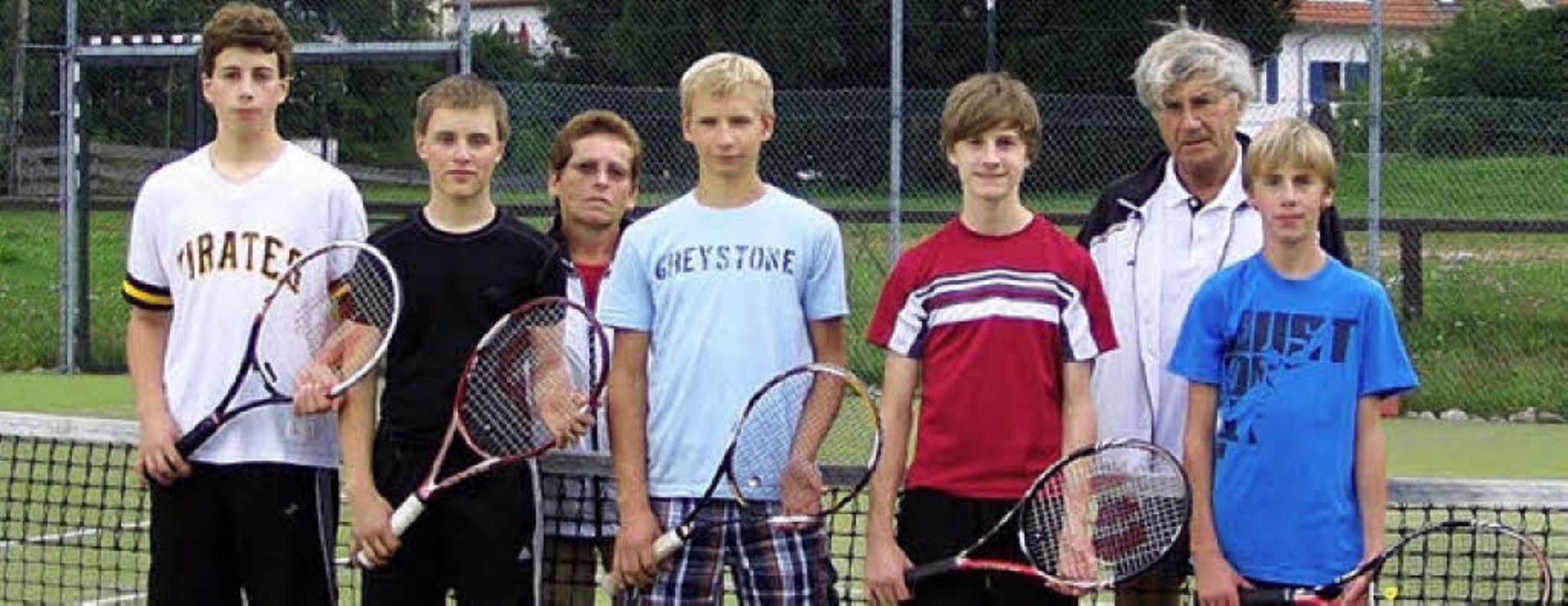 Die erfolgreichen Tennis-Junioren mit ...jamin Manser fehlte bei der Aufnahme.   | Foto: Rolf-Dieter kanmacher