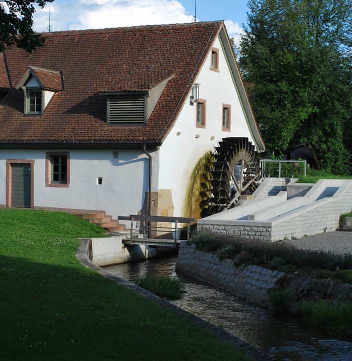Die Umkircher Mühle ist saniert, doch ...nsatz zwischen Baufirma und Gemeinde.   | Foto: Dröber
