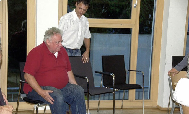 Sitzprobe im Gemeinderat Schnau: Der ...wird mit neuem Mobiliar ausgestattet.   | Foto: Hermann Jacob