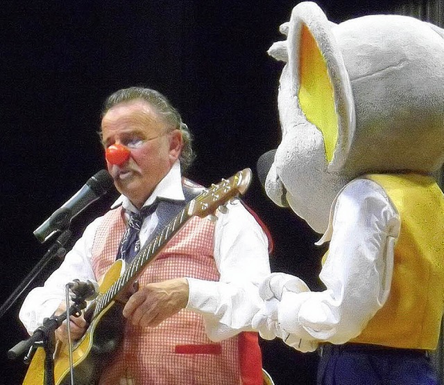 Clown Peppino und die Euromaus in Breitnau.   | Foto: HTG