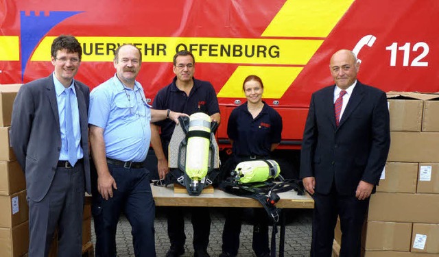 Sie freuen sich ber die neue Ausstatt...ie Klaus Peuker von der Firma Trger.   | Foto: Cornelia Weizenecker