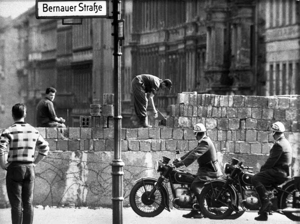 Heute Vor 50 Jahren Begann Der Bau Der Berliner Mauer Deutschland Badische Zeitung