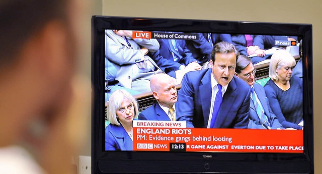 Markige Worte im britischen Unterhaus:...avid Cameron am Donnerstag in London.   | Foto: DPA