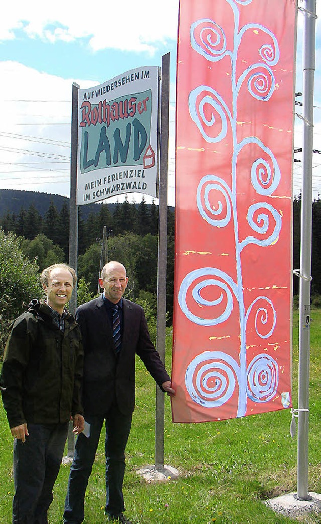 Landrat Tilman Bollacher und Brgermei...rojektes &#8222;Flagge zeigen&#8220;.   | Foto: buh