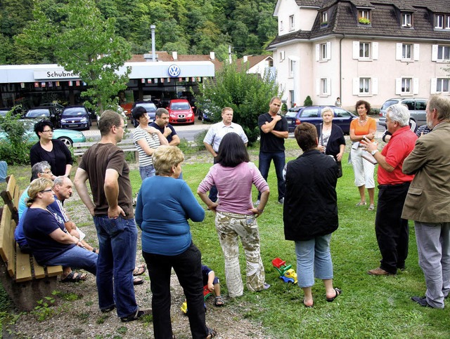 Die Zeller SPD bei ihrer Sommertour  i...kverkauf erneut das groe  Thema war.   | Foto: Heiner Fabry