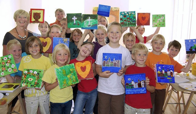 Viele kleine Kunstwerke entstanden bei...enate Kaiser und  Heidelore Mnter.     | Foto: Melanie Dramac