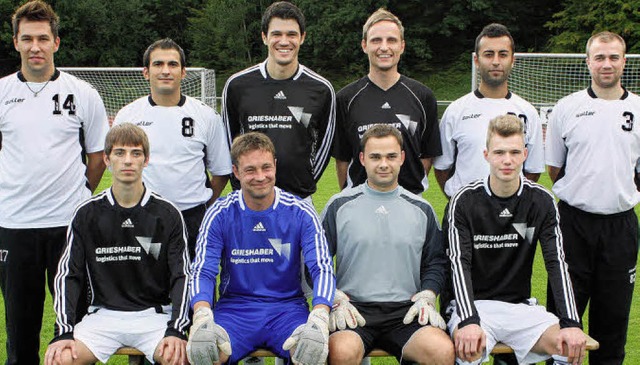 Mit einem Vier-Mann-Trainerstab (weie... Matthias Feldmann (vorne, von links).  | Foto: Jrn Kerckhoff