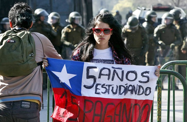 Junge Menschen in Chile kritisieren se...s teure Bildungssystem in ihrem Land.   | Foto: dpa