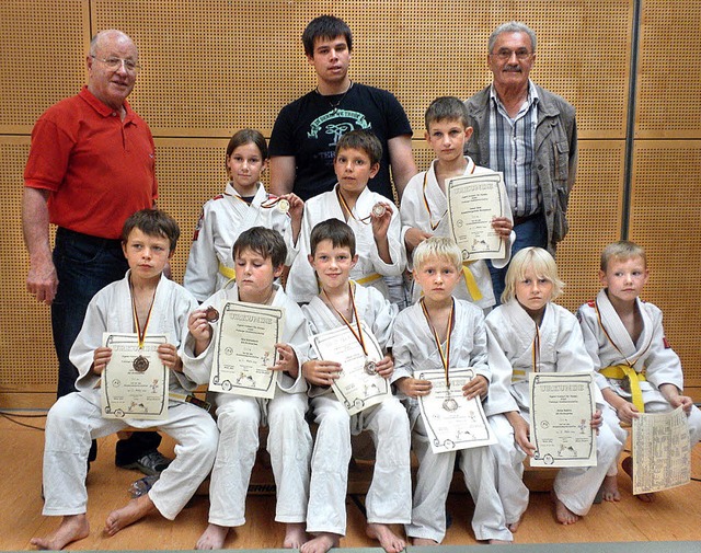 Die Judoka der Grundschulen Stegen, Ki...nger und Oskar Heitzmann (von links).   | Foto: Anja Brugger