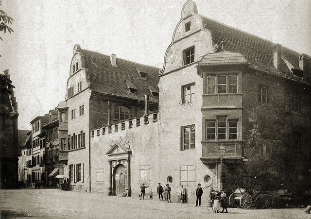 Das &#8222;Alte Kollegium&#8220; vor d... um 1890,  und am gestrigen Sonntag.    | Foto: Augustinermuseum/rita eggstein