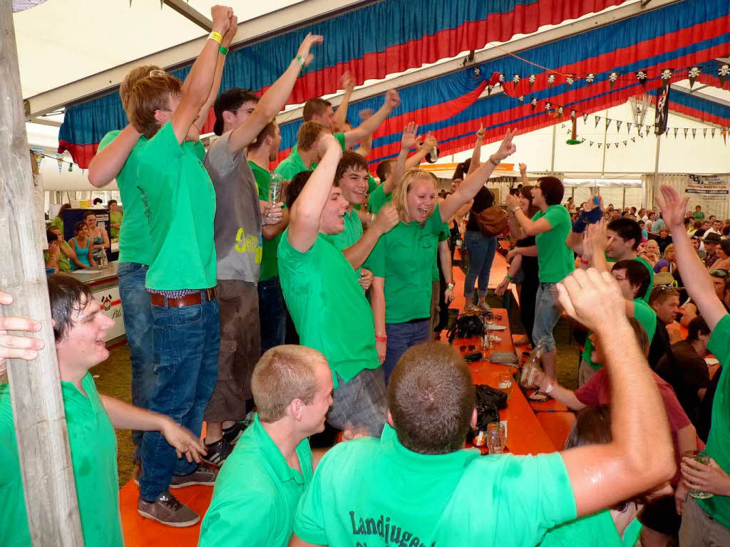 Spiele, Spaß und gute Laune hatten die Jugendlichen bei ihrem Treffen am Kaiserstuhl Spiele, Spaß und gute Laune hatten die Jugendlichen bei ihrem Treffen am Kaiserstuhl