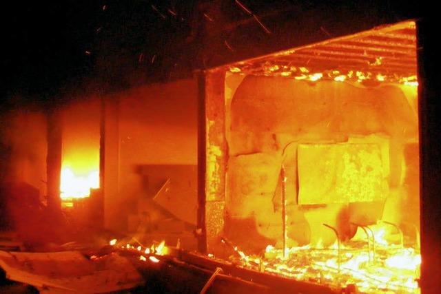 Brandstiftung: Feuer zerstrt Firmengebude