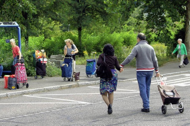 Viele Fugnger berqueren am Hrnle die Bundesstrae 34 auf ihrem Weg zu Aldi.   | Foto: Heinz Vollmar