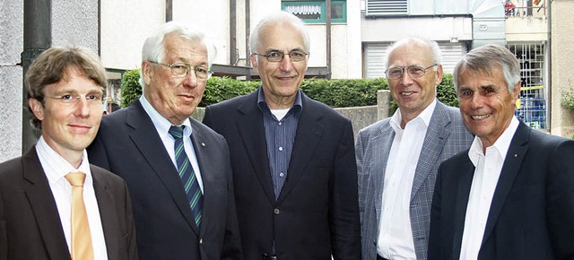 Untersttzen bei der Unternehmensnachf...Pauls und   Horst Krmer (von links).   | Foto: BZ