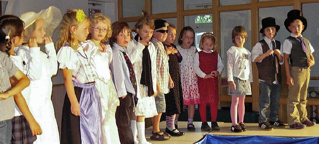 Als Models auf dem Laufsteg prsentier... des Leuchtturm-Kindergartens Hausen.   | Foto: Privat