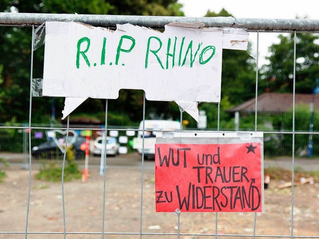 Sympathiebekunden an dem Ort, an dem b...t die  Wagenburg Kommando Rhino stand.  | Foto: Dominic Rock