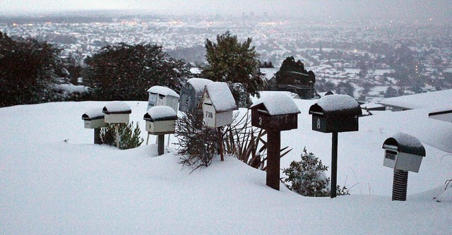 Das erdbebengebeutelte Christchurch ve...un auch noch unter einer Schneedecke.   | Foto: dpa