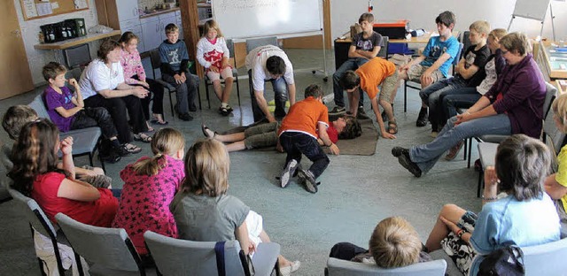 Auf groe Resonanz stieen die Erste-H...sse in Erste Hilfe vermitteln konnte.   | Foto: Christa Maier