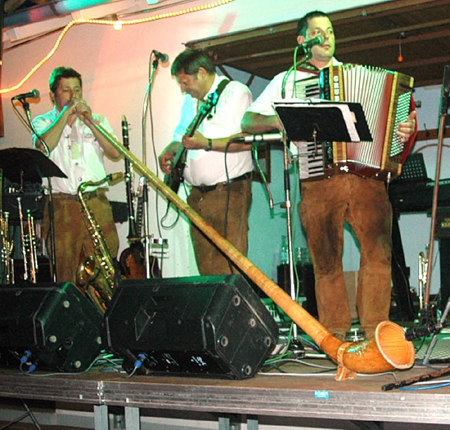 Mit Alphorn und frhlichen Sprchen: D...tritt am Lichterfest des TV Hsingen.   | Foto: Vera Winter