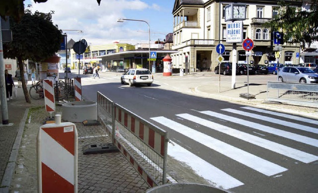 Neuer Fugngerberweg vom Bahnhof zur...hauses (hinten rechts) die neue Furt.   | Foto: Sebastian Wolfrum