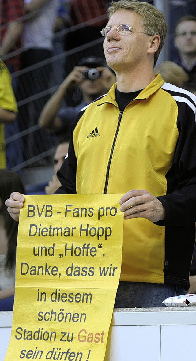 Nicht immer sind die Fans von Dortmund so freundlich zu Dietmar Hopp.   | Foto: dapd