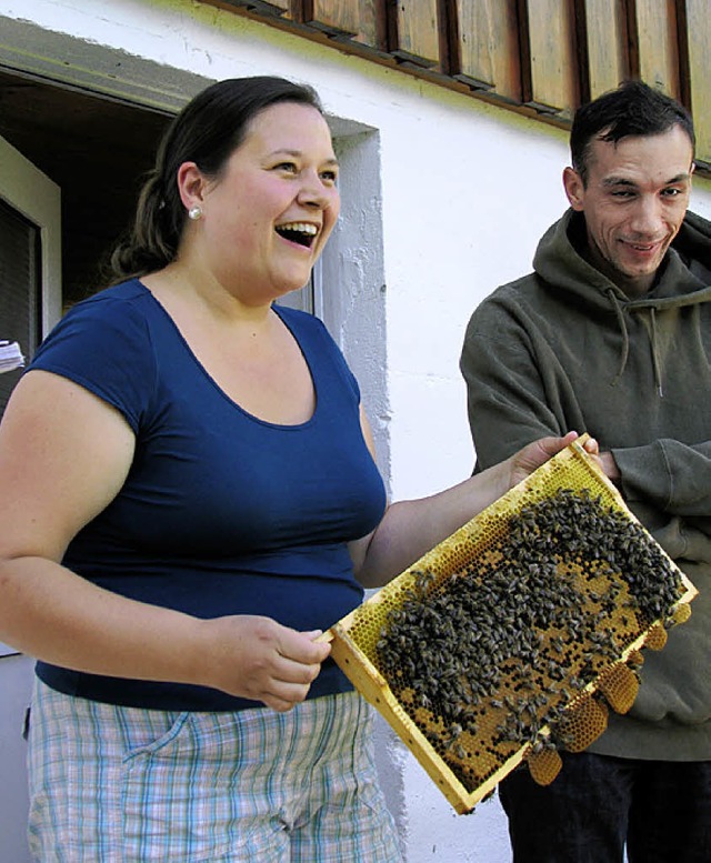 Keine Angst vor Bienen zeigen die &#82...Sie lernen den Umgang mit den Tieren.   | Foto: Fritz