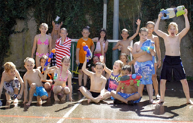 Das Kinderferienprogramm des Jugendhau...lacht tobten sie sich so richtig aus.   | Foto: Von Appen