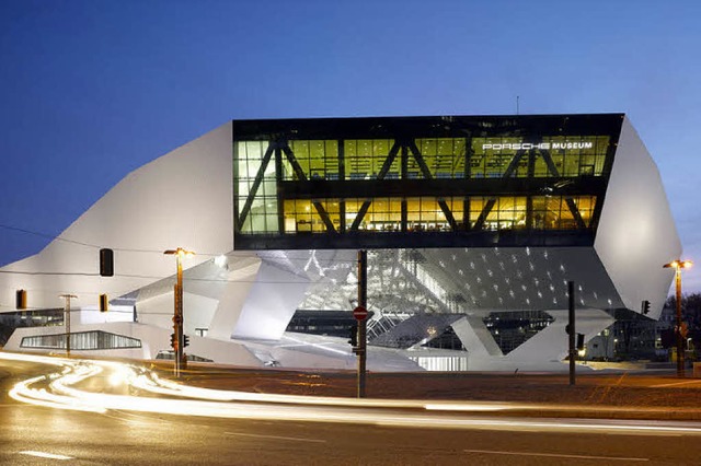 Futuristische  Architektur dokumentier...; oben Mercedes- unten Porsche-Museum.  | Foto: Werksfoto