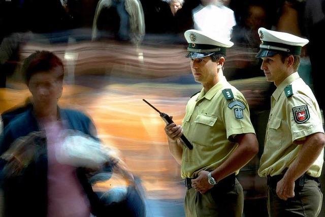 Mehr Polizisten auf die Straße? Minister fordert Strukturreform