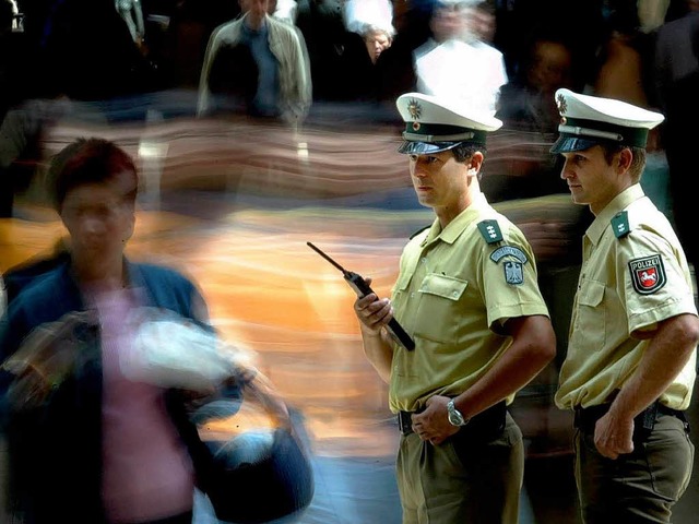 Mehr Polizeiprsenz im ffentlichen Ra...1; das wnscht sich der Innenminister.  | Foto: ddp