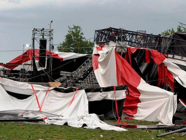 Desaster beim Pukkelpop-Festival: ein ...elt zeugt von der Wucht des Unwetters.  | Foto: dpa
