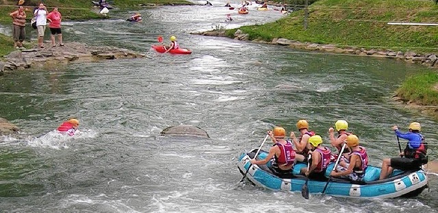 Beim Rafting im Wildwasserpark von Huningue   | Foto: Bartl