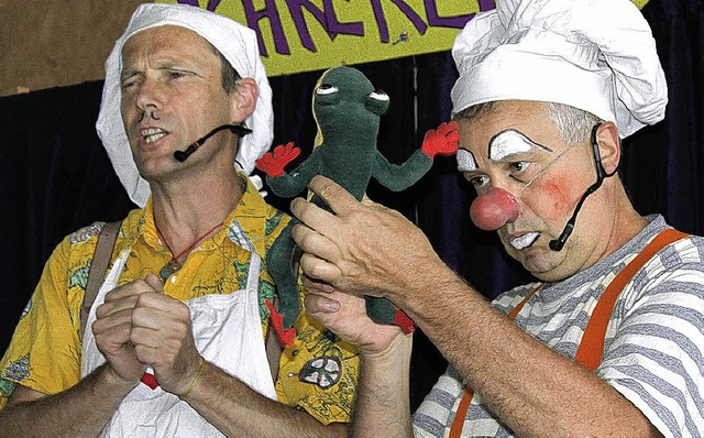(Von links nach rechts): Clown Ferdinant und Clown Beppo das Team Kakerlaki.  | Foto: Nina Witwicki