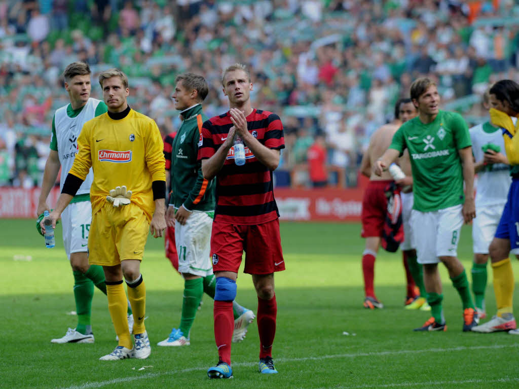 Enttuschung bei den Spielern des SC Freiburg nach der Partie gegen Bremen