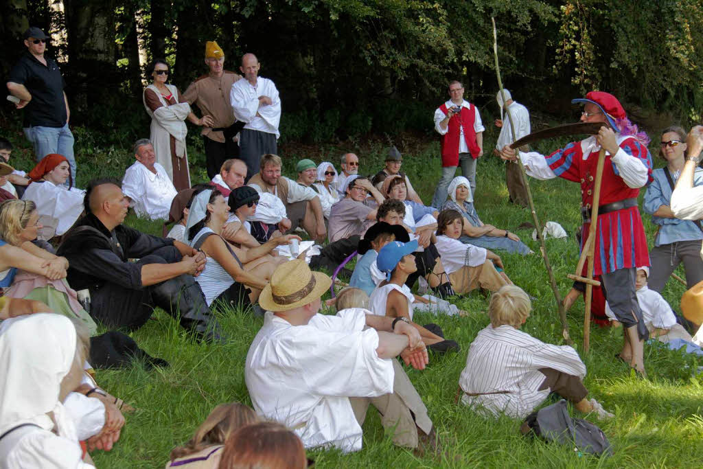 Theo Isele hatte eine historische Sense im Gepäck Theo Isele hatte eine historische Sense im Gepäck
