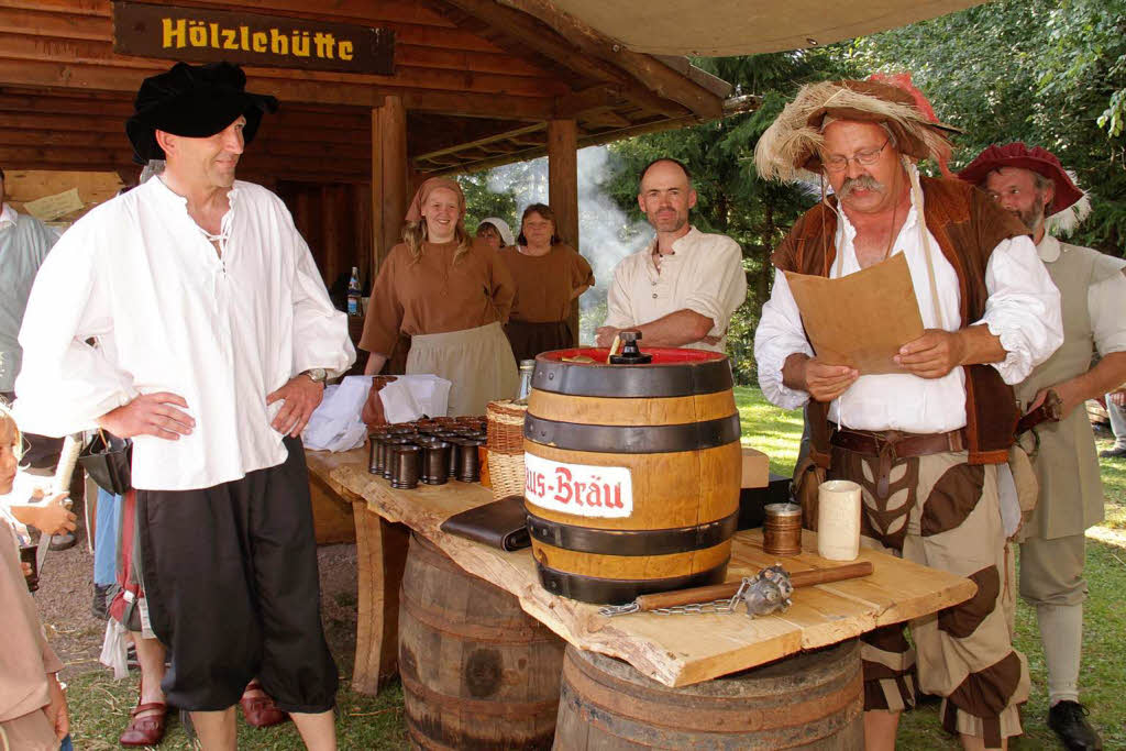 An der Hölzlehütte wurde das Mittelalterspektakel offielll eröffnet An der Hölzlehütte wurde das Mittelalterspektakel offielll eröffnet