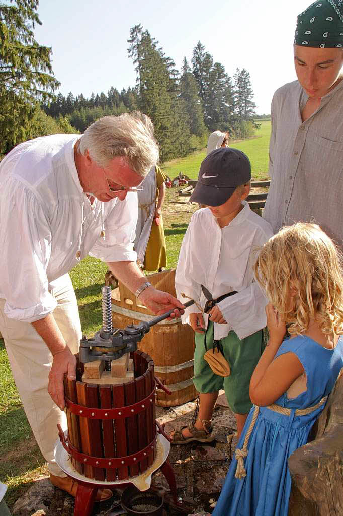 Mostpressen mit Wolfgang Schröder Mostpressen mit Wolfgang Schröder