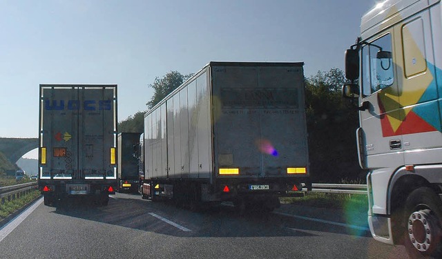 LKW-Alltag auf der A861/A98 in Richtung Schweizer Grenze  | Foto: Ingrid Bhm-Jacob