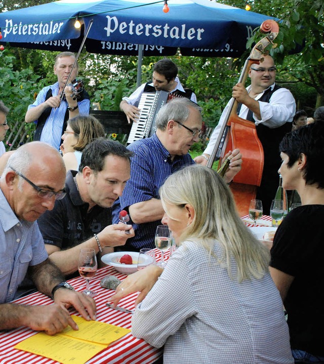 Ein guter Tropfen, schmackhafte Speise... Mischung beim Franckenstein-Weinfest   | Foto: siefke