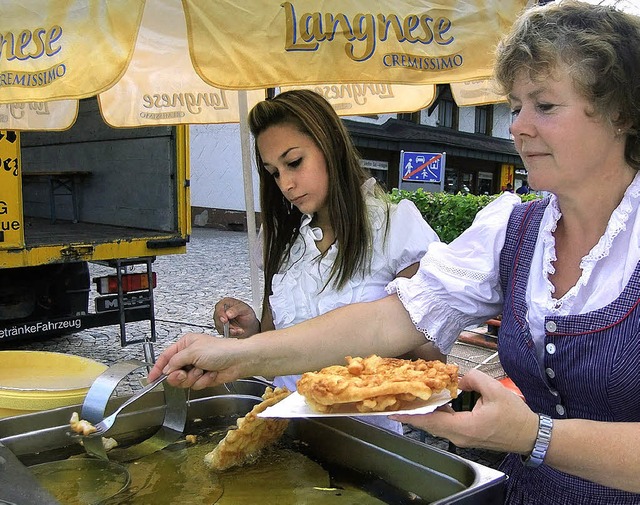 Striebele - frisch aus dem heien Fett schmecken immer.  | Foto: Horst Bss