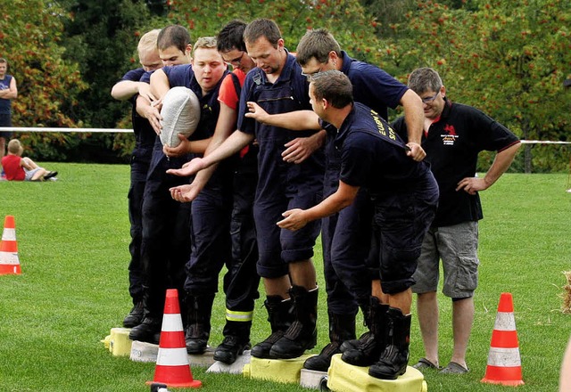 Schnell, schnell! Beim Staffellauf mit...keit, Kondition und Temgeist gefragt.   | Foto: Eva Korinth