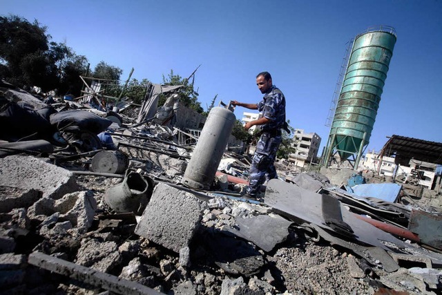 Ein zerstrter Posten von Sicherheitskrften der Hamas im Gazastreifen  | Foto: dpa